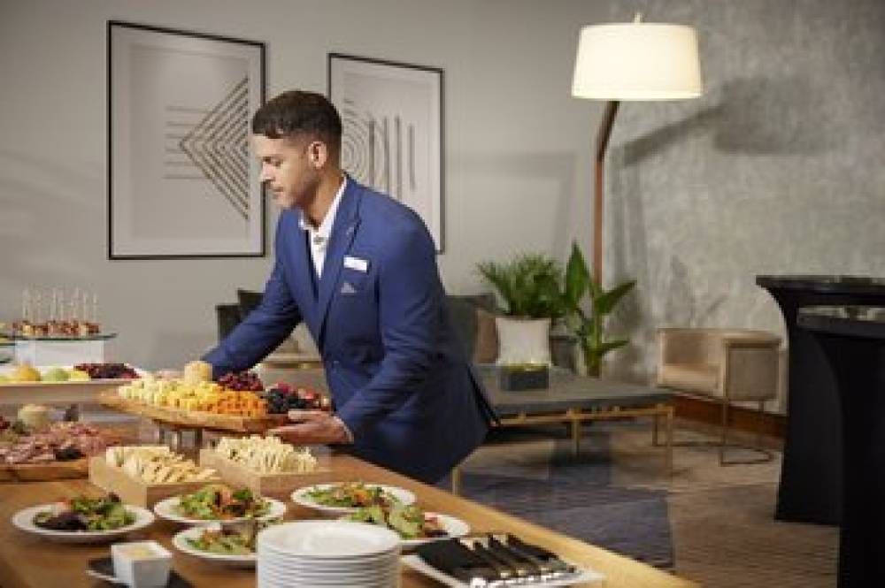 HOLIDAY INN EXP WINDSOR BY IHG 9