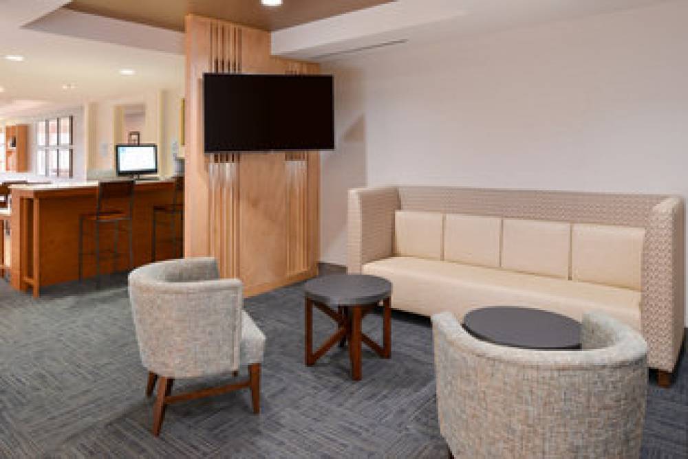 HOLIDAY INN EXPRESS AND SUITES 2