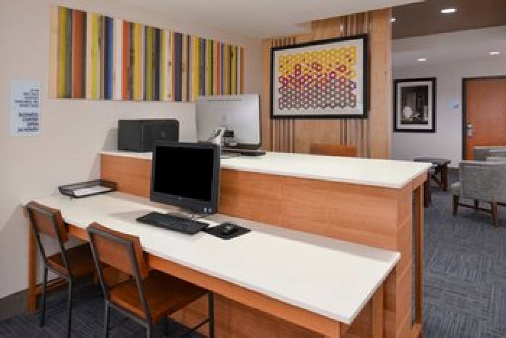 HOLIDAY INN EXPRESS AND SUITES 10