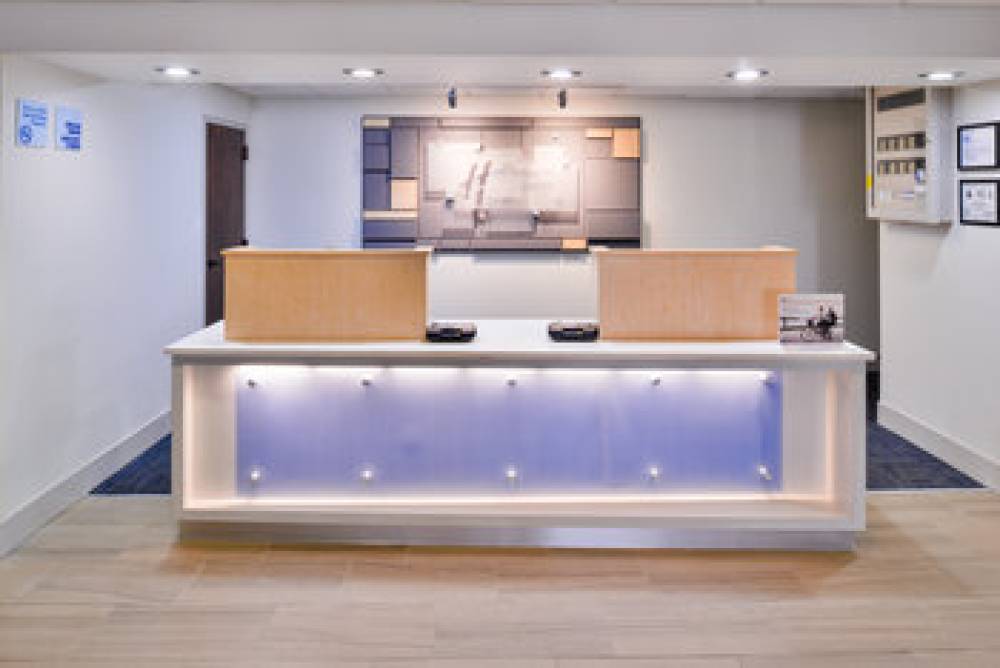 HOLIDAY INN EXPRESS BURLINGTON 3