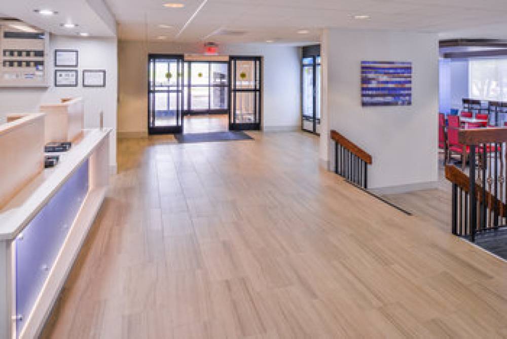 HOLIDAY INN EXPRESS BURLINGTON 4