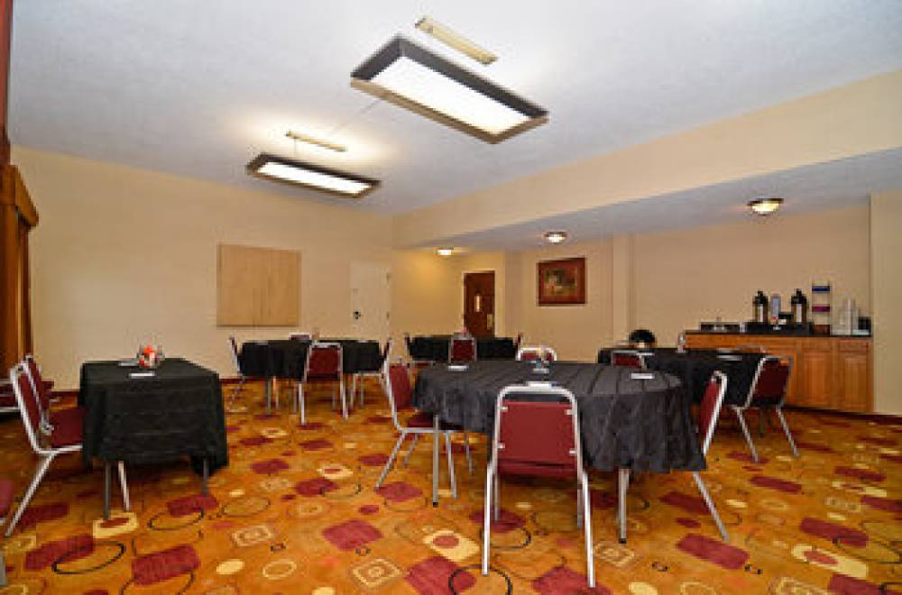 HOLIDAY INN EXPRESS BURLINGTON 2