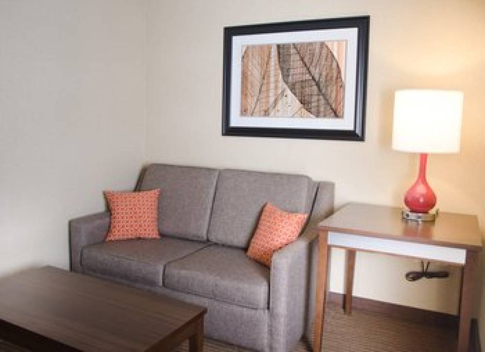 HOLIDAY INN EXPRESS BY IHG 5