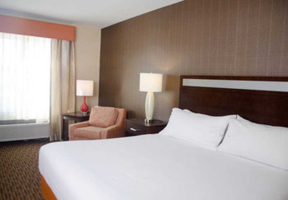 HOLIDAY INN EXPRESS BY IHG 6