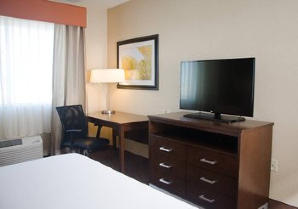 HOLIDAY INN EXPRESS BY IHG 4