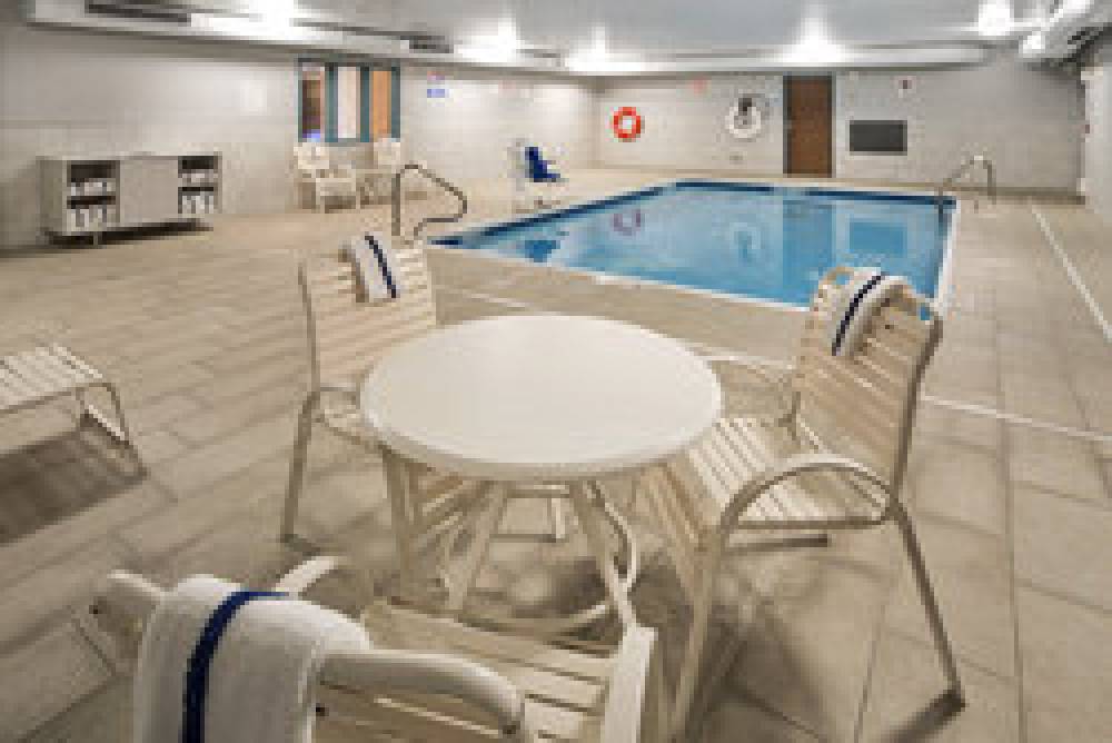 Holiday Inn Express CHICAGO NW-VERNON HILLS 6