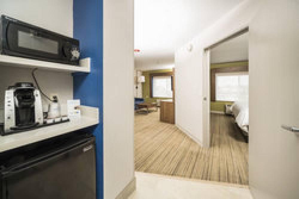 Holiday Inn Express CHICAGO NW-VERNON HILLS 4