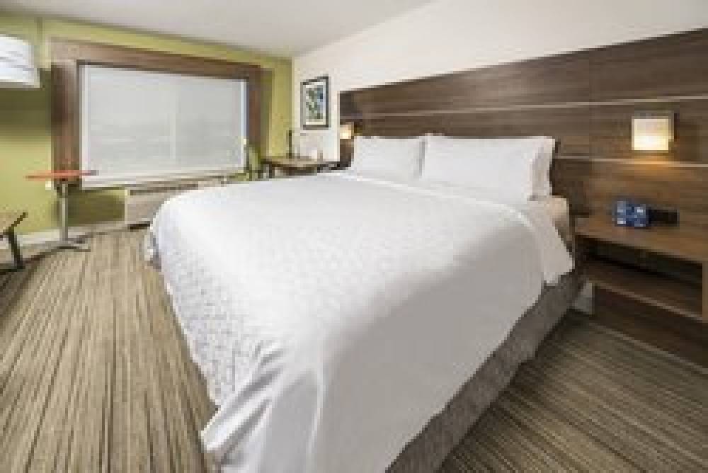 Holiday Inn Express CHICAGO NW-VERNON HILLS 8