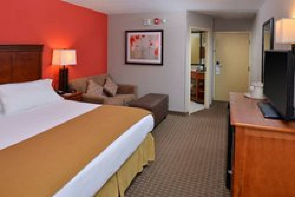 Holiday Inn Express CRESTWOOD 7