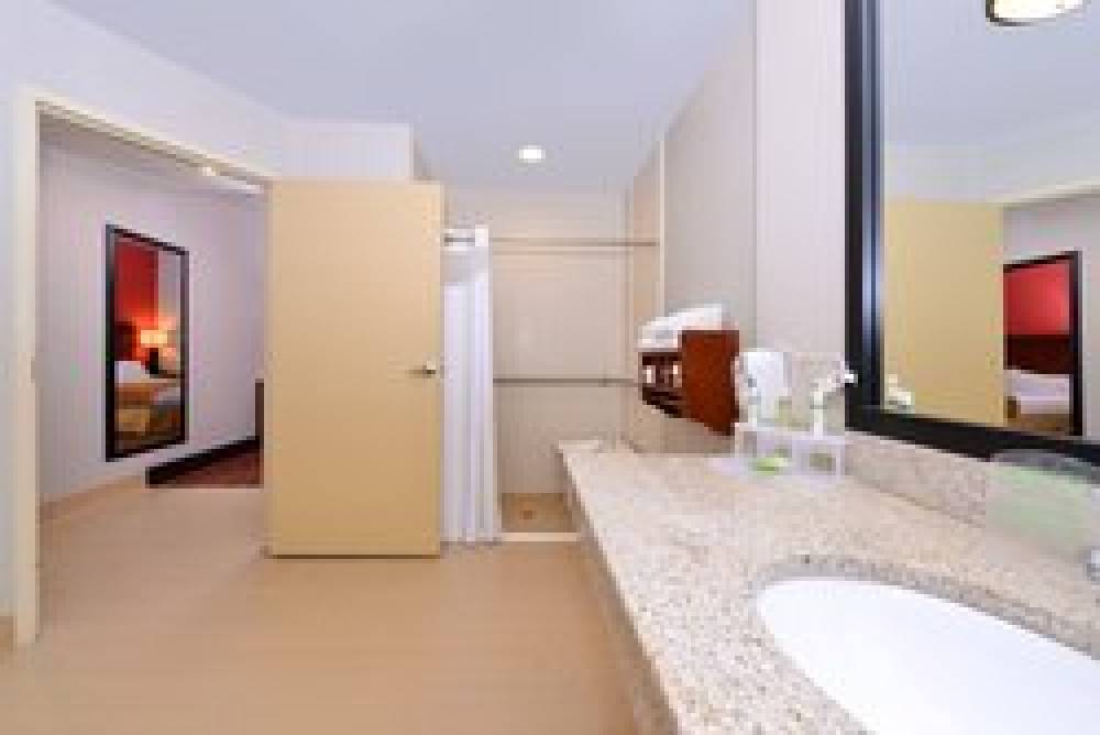 Holiday Inn Express CRESTWOOD 3