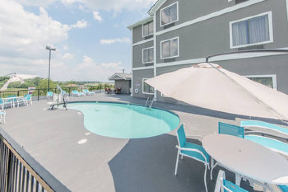 HOLIDAY INN EXPRESS DANDRIDGE 2