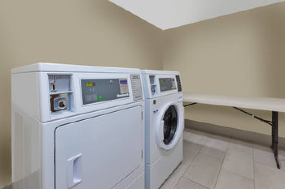 Holiday Inn Express DETROIT-WARREN (GM TECH CTR) 4