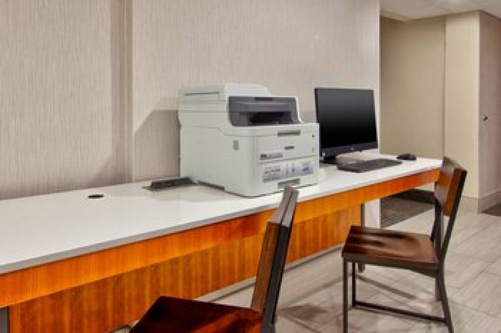 Holiday Inn Express FAIRFAX - ARLINGTON BOULEVARD 4