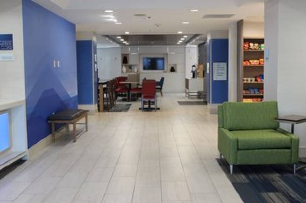 Holiday Inn Express FOREST CITY 8