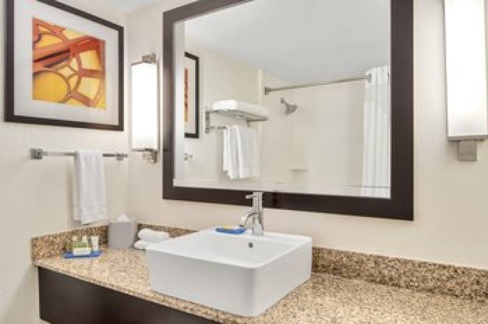 Holiday Inn Express FT. LAUDERDALE CRUISE-AIRPORT 3