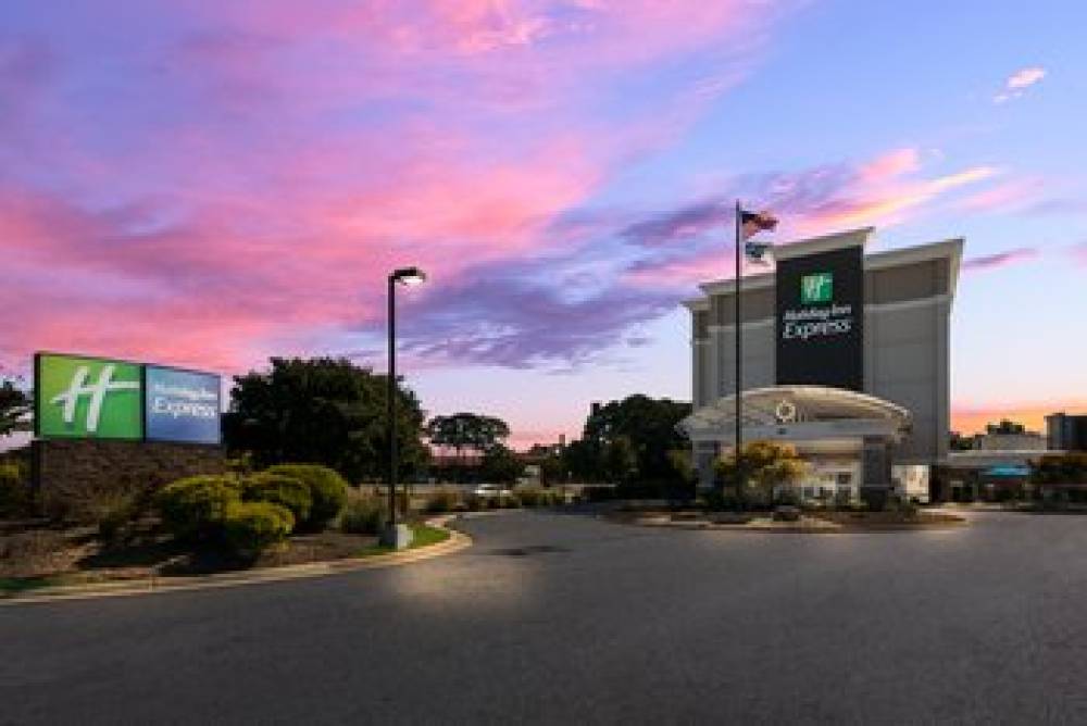 Holiday Inn Express HAMPTON - COLISEUM CENTRAL 1