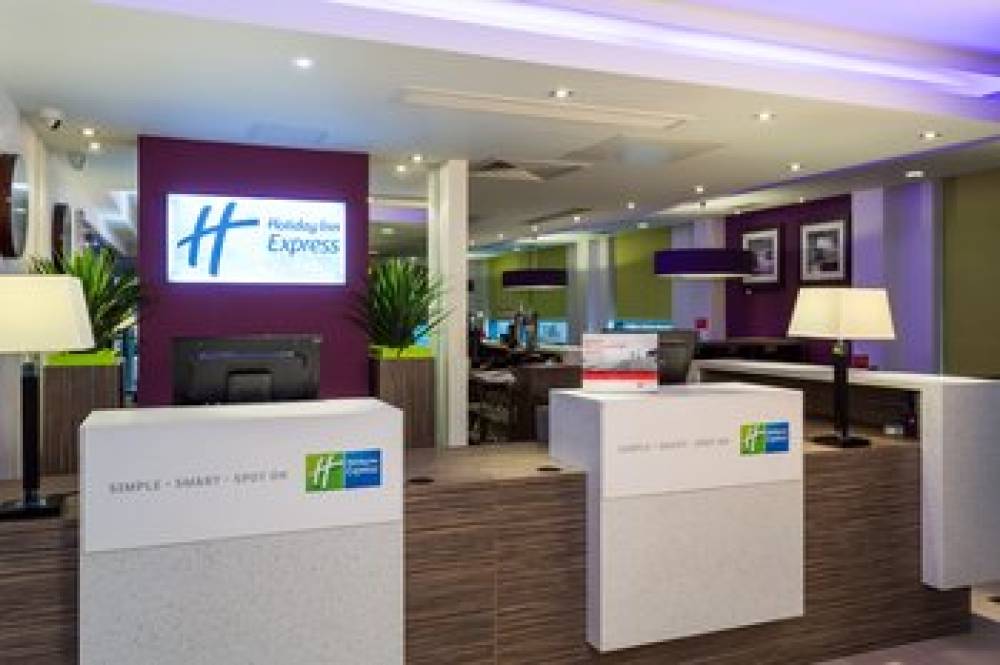 HOLIDAY INN EXPRESS HARLOW 4