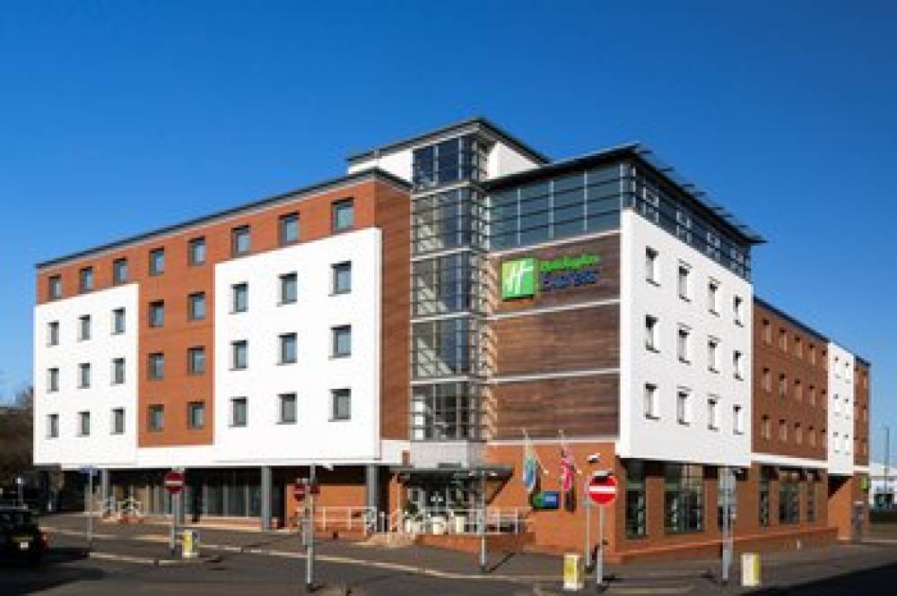 HOLIDAY INN EXPRESS HARLOW 1
