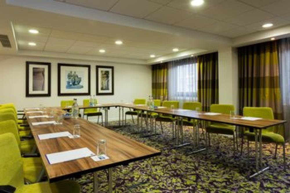 HOLIDAY INN EXPRESS HARLOW 5