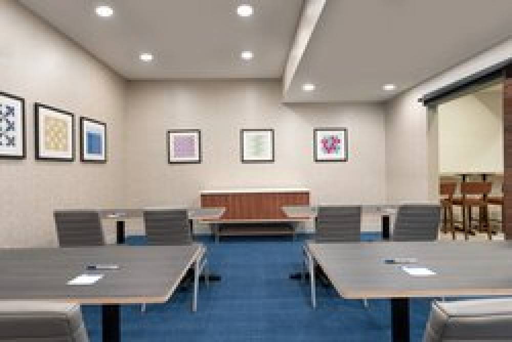 Holiday Inn Express JAMAICA - JFK AIRTRAIN - NYC 4