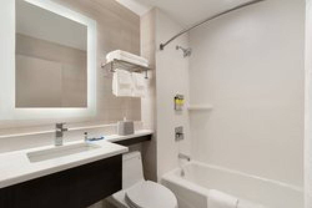 Holiday Inn Express JAMAICA - JFK AIRTRAIN - NYC 1