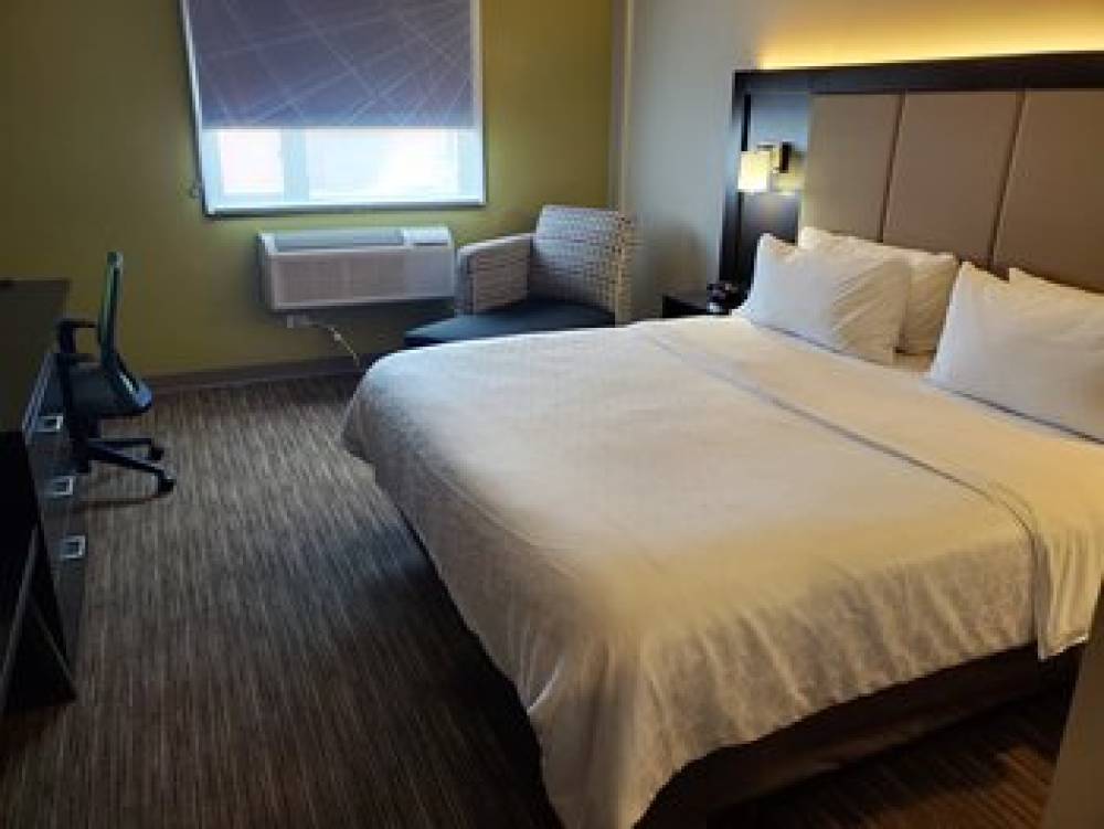 Holiday Inn Express QUEENS - MASPETH 8