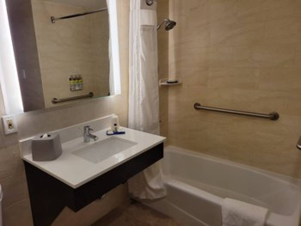 Holiday Inn Express QUEENS - MASPETH 9