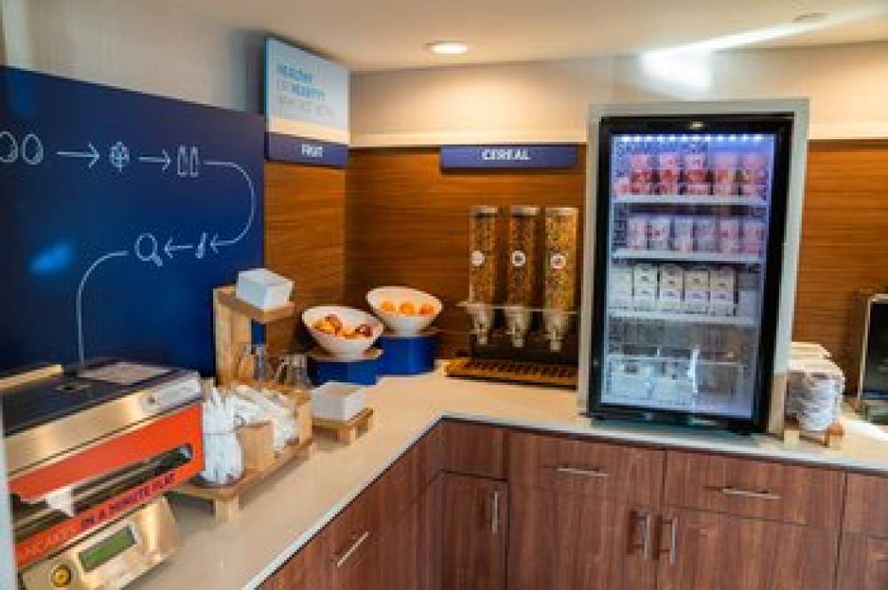 Holiday Inn Express QUEENS - MASPETH 10