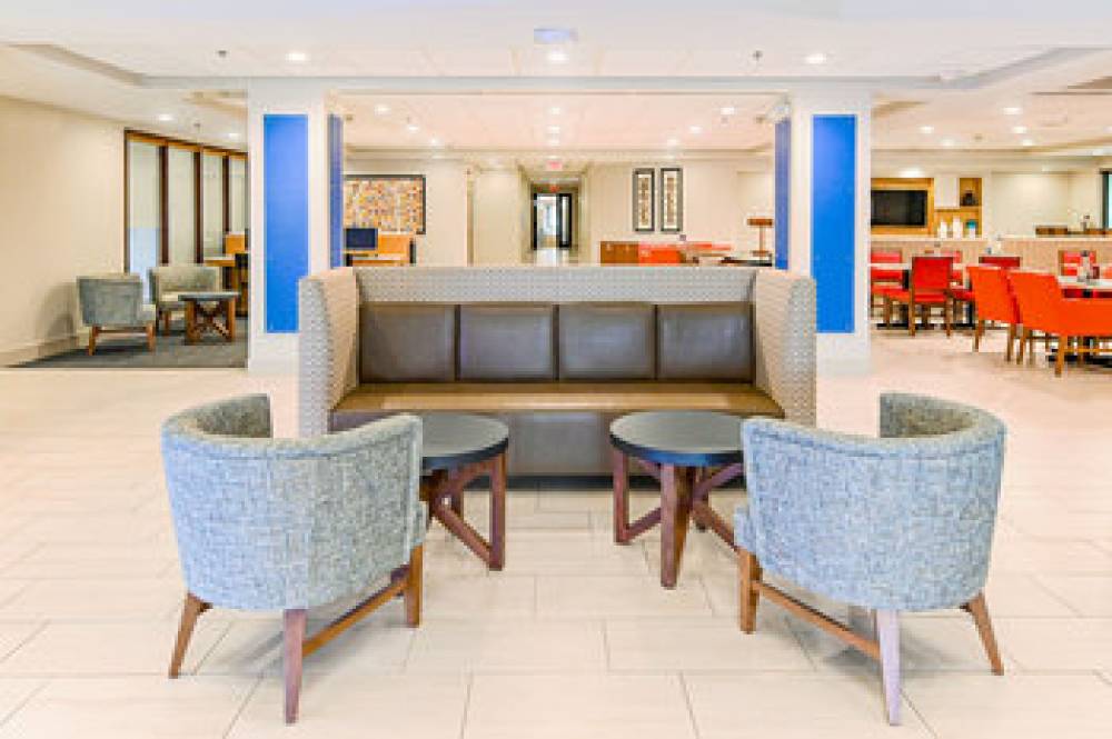 Holiday Inn Express RICHMOND AIRPORT 9