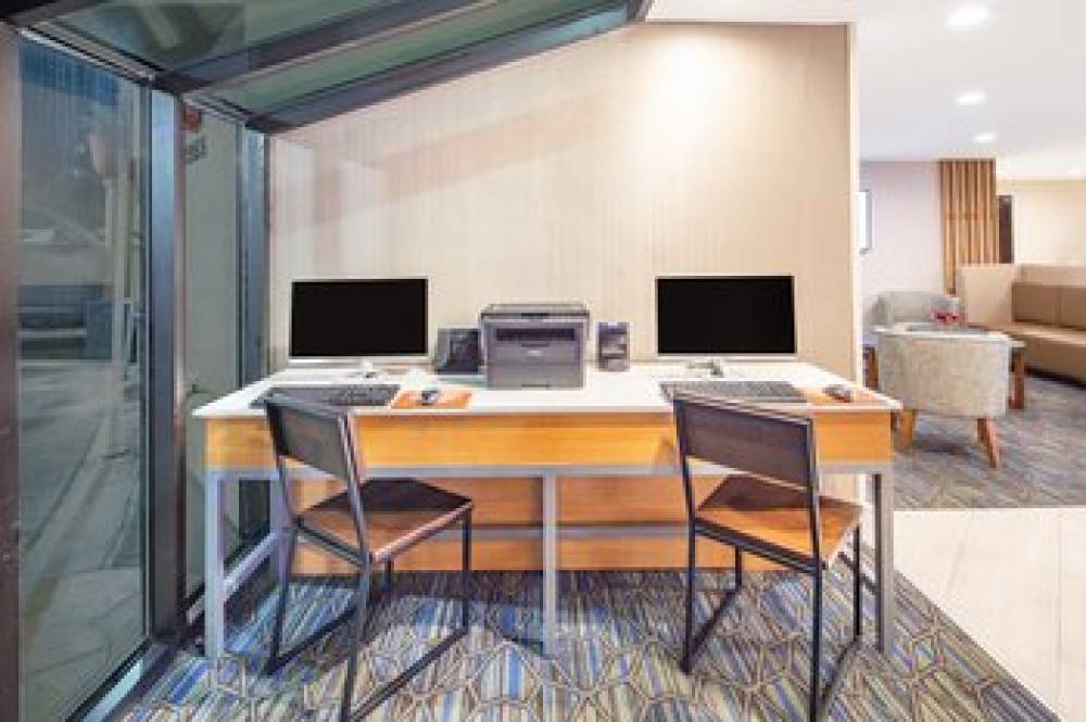 HOLIDAY INN EXP ARPT OLD TOWN 6