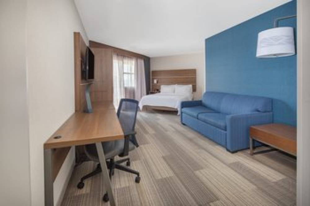 HOLIDAY INN EXP ARPT OLD TOWN 2