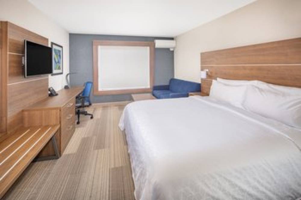 HOLIDAY INN EXP ARPT OLD TOWN 9
