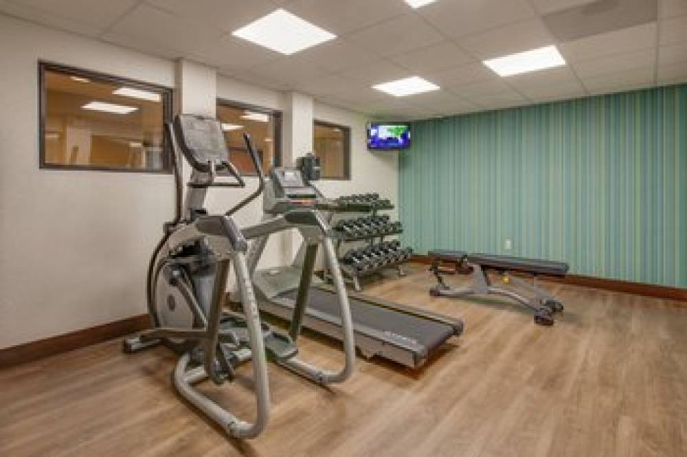 HOLIDAY INN EXP AIRPORT NORTH 4