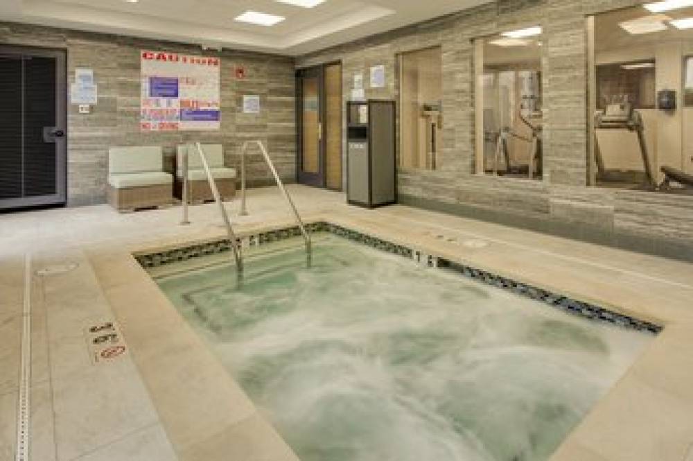 HOLIDAY INN EXP AIRPORT NORTH 7