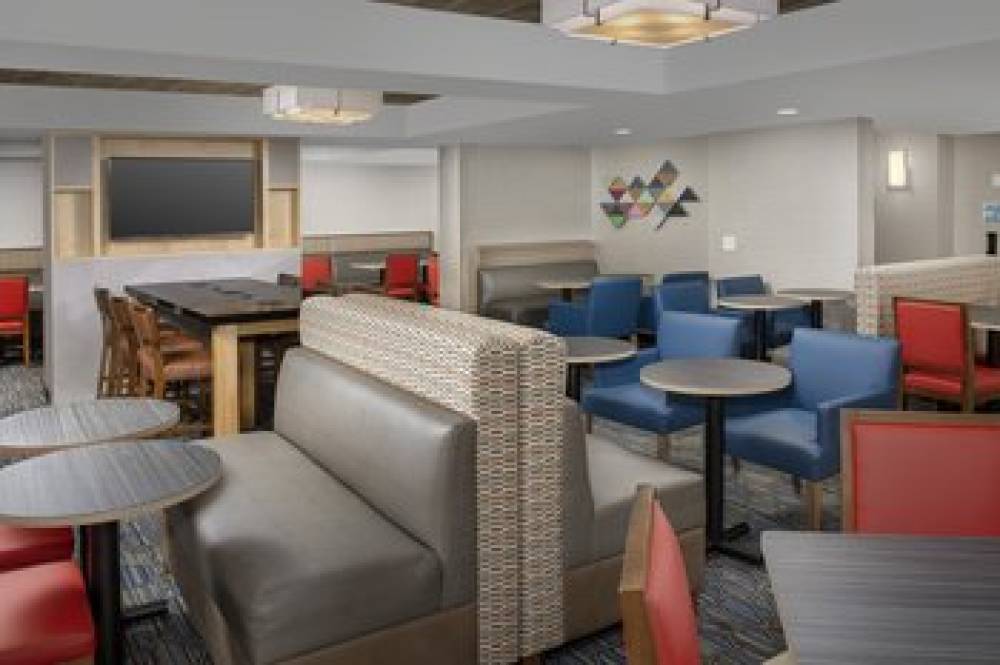 HOLIDAY INN EXPRESS SAUGUS BY IHG 3