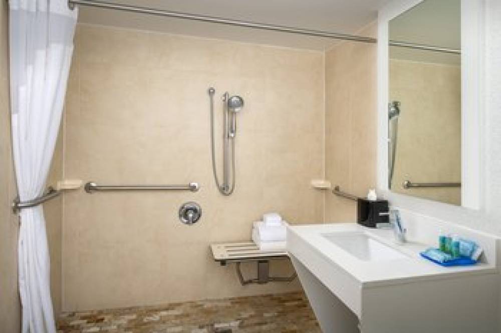 HOLIDAY INN EXPRESS SAUGUS BY IHG 9