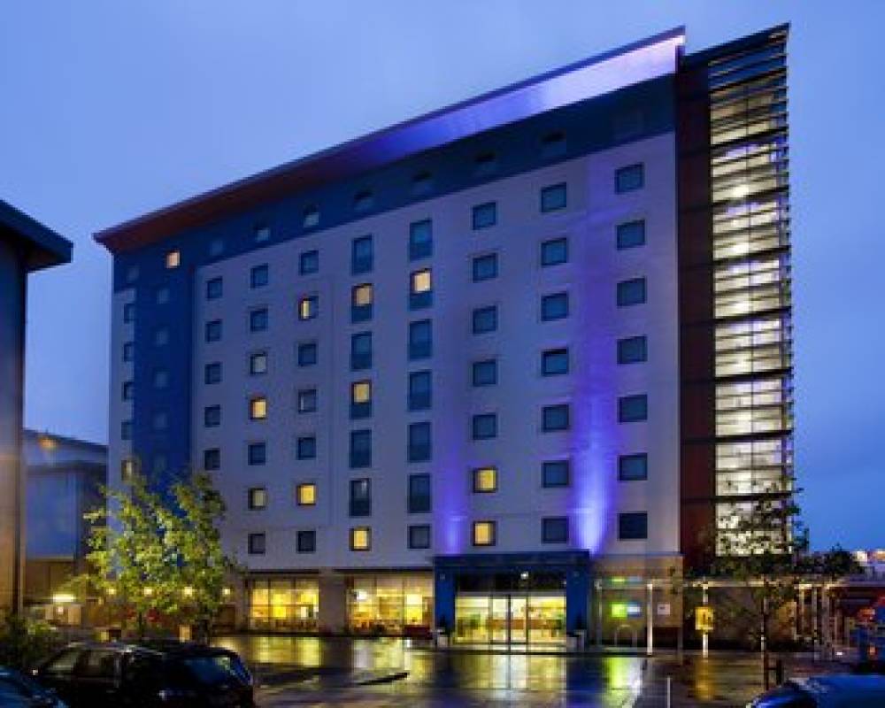 HOLIDAY INN EXPRESS SLOUGH BY IHG 1