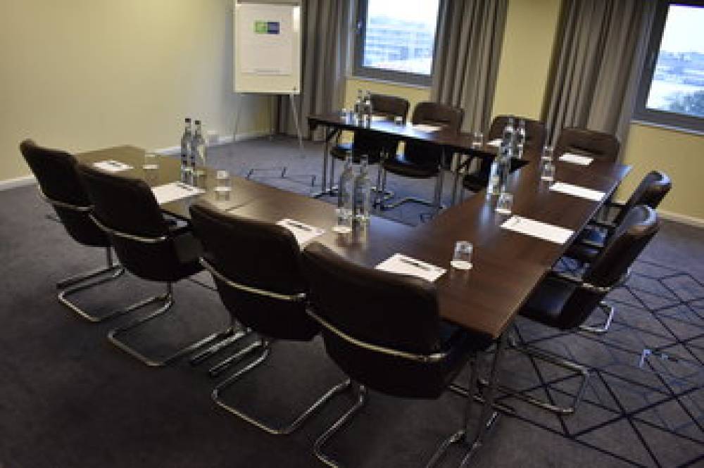 HOLIDAY INN EXPRESS SLOUGH BY IHG 8