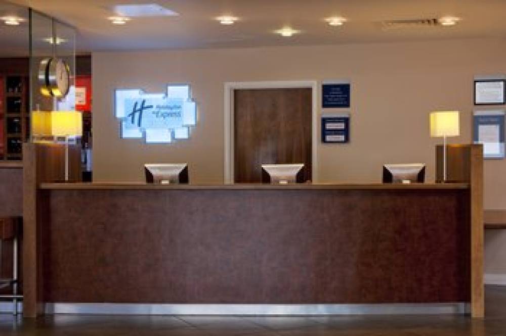 HOLIDAY INN EXPRESS SLOUGH BY IHG 5