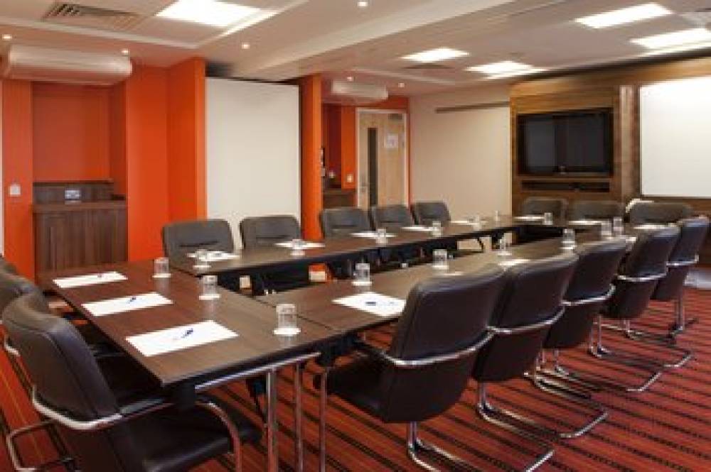 HOLIDAY INN EXPRESS SLOUGH BY IHG 9