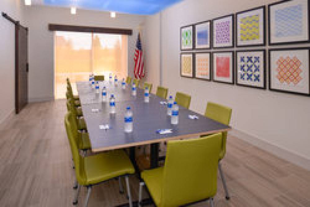 Holiday Inn Express SPRING HILL 10