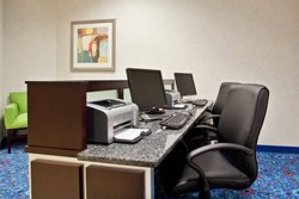 Holiday Inn Express & Suites AKRON REGIONAL AIRPORT AREA 9