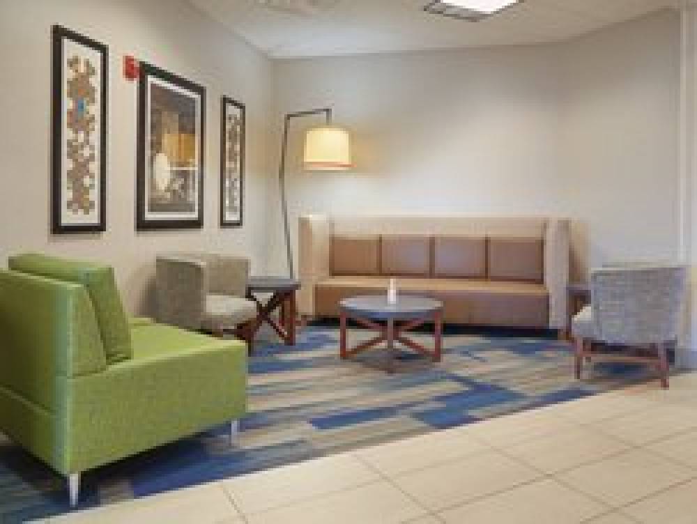 Holiday Inn Express & Suites AKRON REGIONAL AIRPORT AREA 4