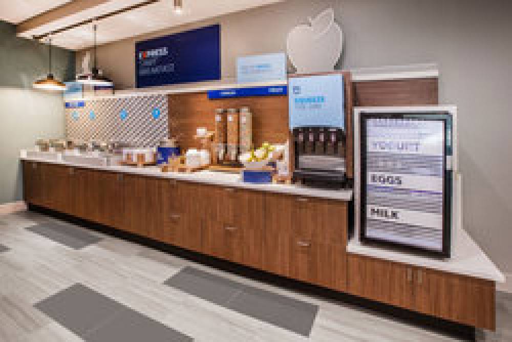Holiday Inn Express & Suites AKRON REGIONAL AIRPORT AREA 7