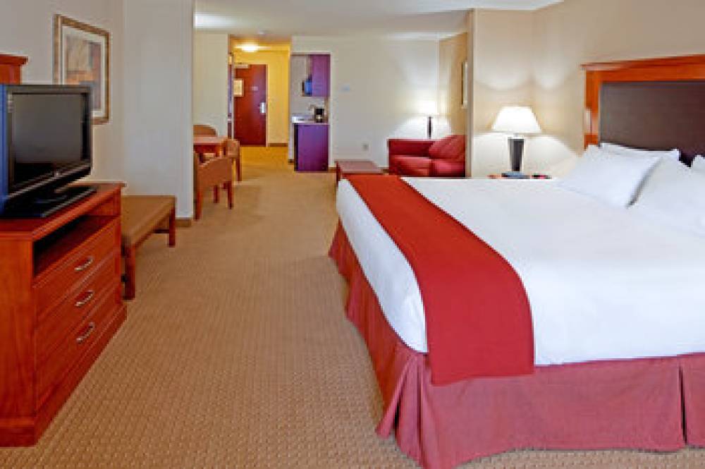 HOLIDAY INN EXP STES LATHAM BY IHG 5