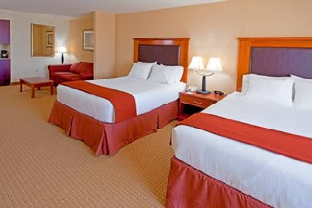 HOLIDAY INN EXP STES LATHAM BY IHG 6