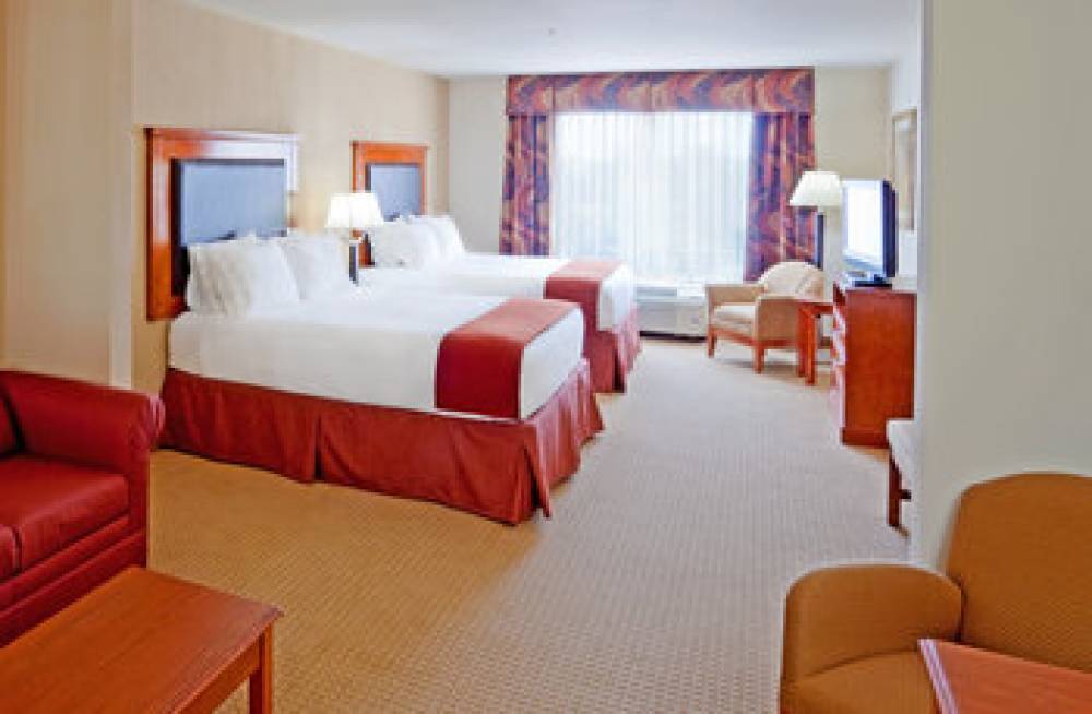 HOLIDAY INN EXP STES LATHAM BY IHG 3