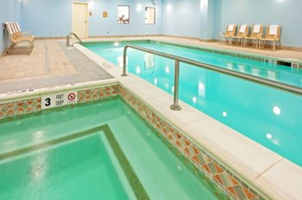 HOLIDAY INN EXP STES LATHAM BY IHG 2