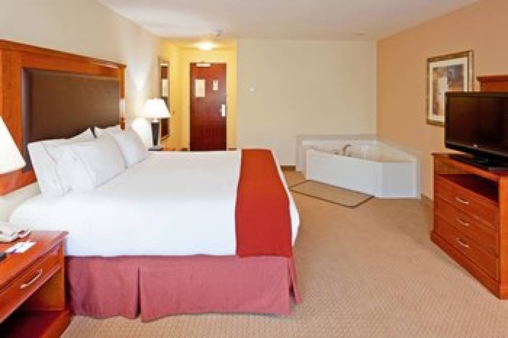 HOLIDAY INN EXP STES LATHAM BY IHG 7