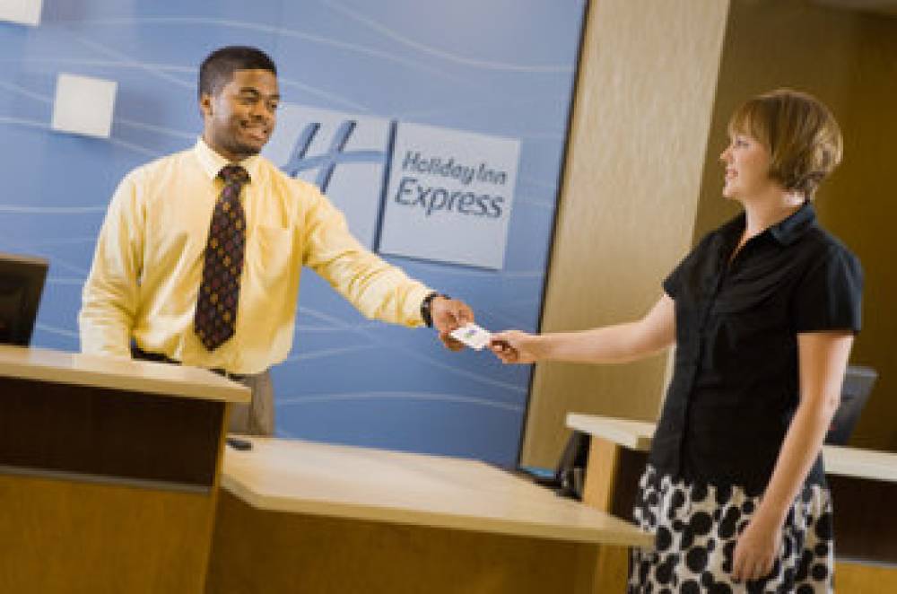Holiday Inn Express & Suites ALEXANDRIA - FORT BELVOIR 2